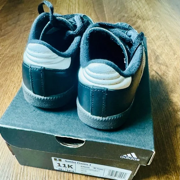 Adidas Sambas kids size 11 - Picture 3 of 3